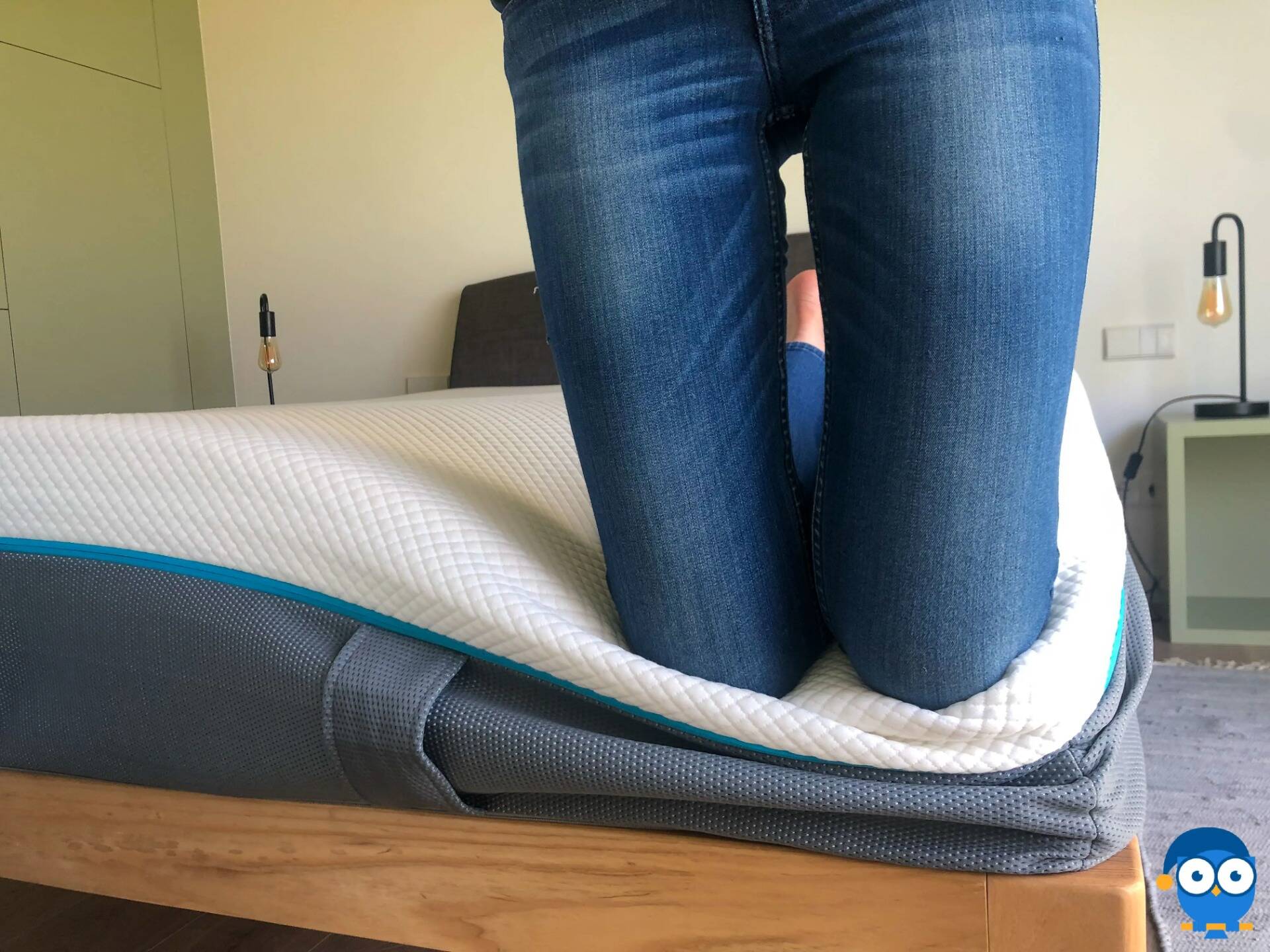 Person kneeling on edge of Simba Hybrid Luxe